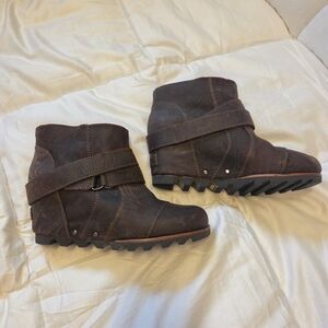 Sorel Women's Brown Ankle Boots/ Joan Of Arc